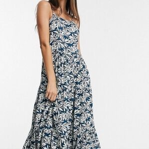 83. SANS SOUCI BLUE AND WHITE FLORAL MAXI DRESS SIZE MEDIUM MULTI-LAYERED
